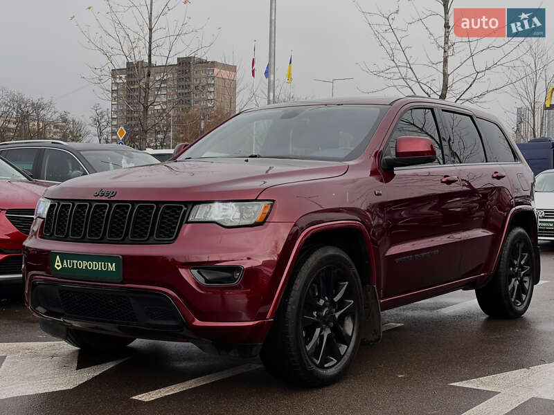 Внедорожник / Кроссовер Jeep Grand Cherokee 2017 в Киеве