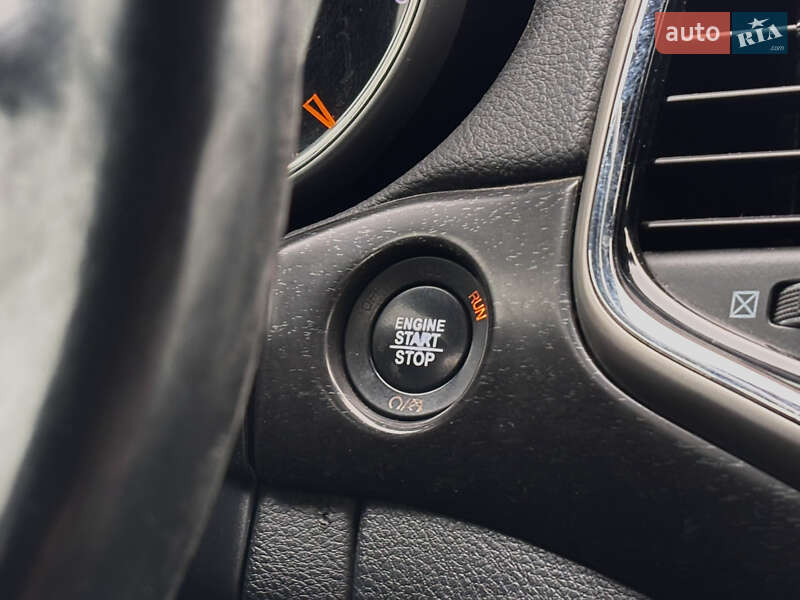 Внедорожник / Кроссовер Jeep Grand Cherokee 2017 в Киеве