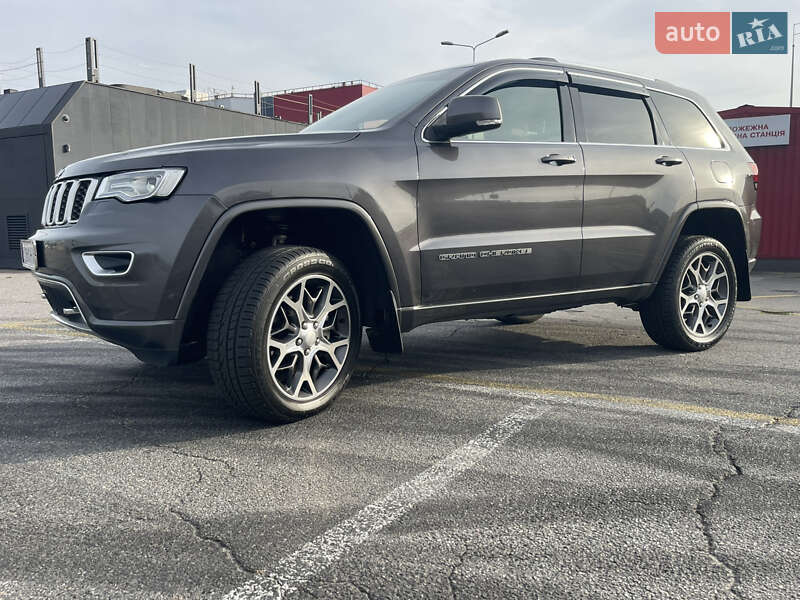 Внедорожник / Кроссовер Jeep Grand Cherokee 2021 в Киеве фото 30 Внедорожник / Кроссовер Jeep Grand Cherokee 2021 в Киеве