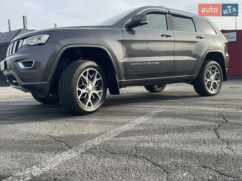 Внедорожник / Кроссовер Jeep Grand Cherokee 2021 в Киеве фото 31 Внедорожник / Кроссовер Jeep Grand Cherokee 2021 в Киеве