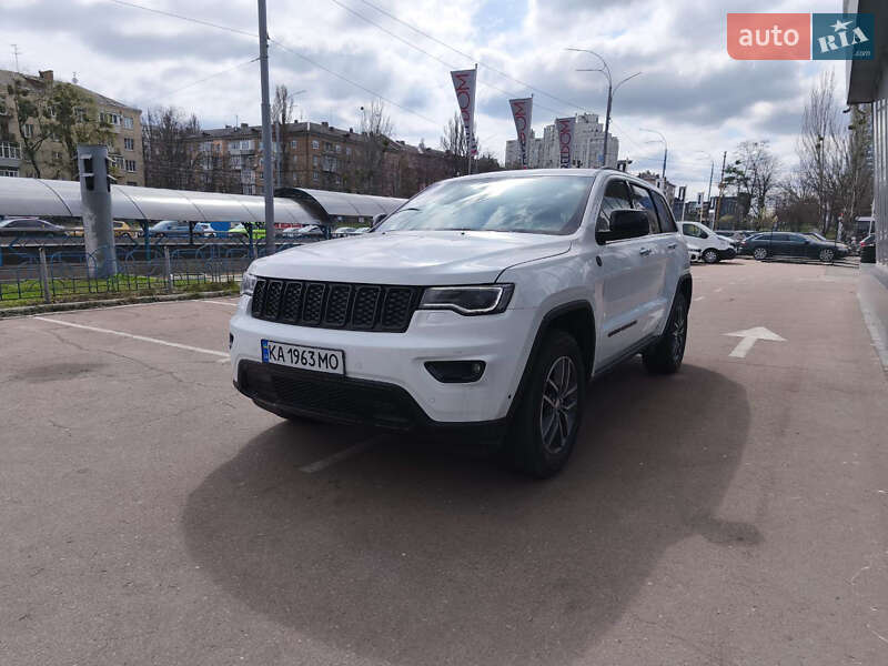 Внедорожник / Кроссовер Jeep Grand Cherokee 2017 в Киеве