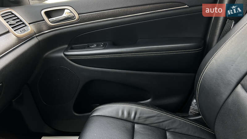 Внедорожник / Кроссовер Jeep Grand Cherokee 2016 в Львове