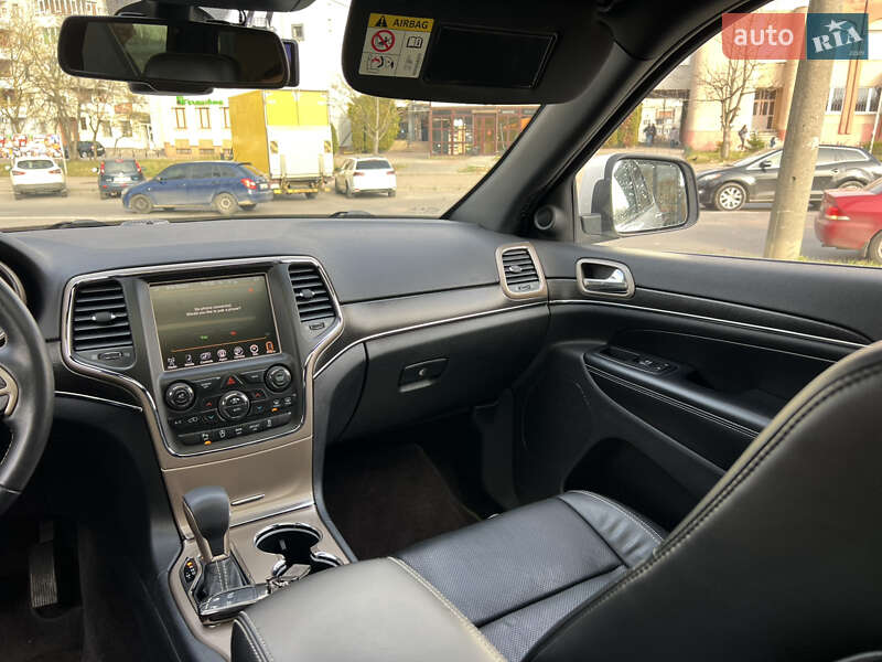 Внедорожник / Кроссовер Jeep Grand Cherokee 2016 в Львове