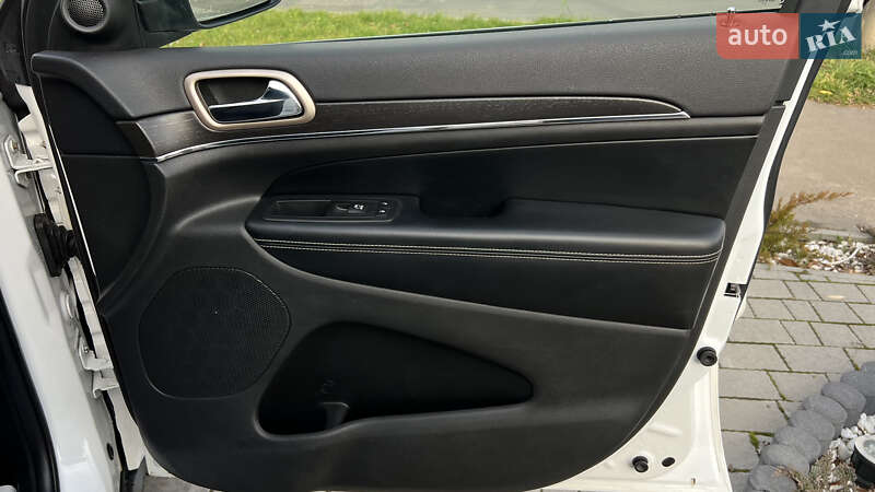 Внедорожник / Кроссовер Jeep Grand Cherokee 2016 в Львове