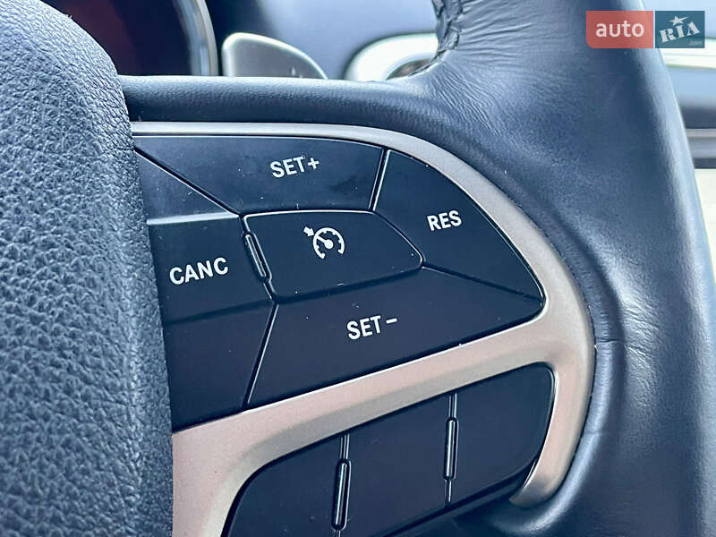 Внедорожник / Кроссовер Jeep Grand Cherokee 2017 в Киеве