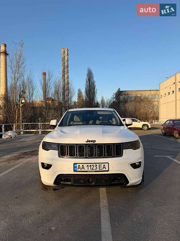 Внедорожник / Кроссовер Jeep Grand Cherokee 2016 в Киеве