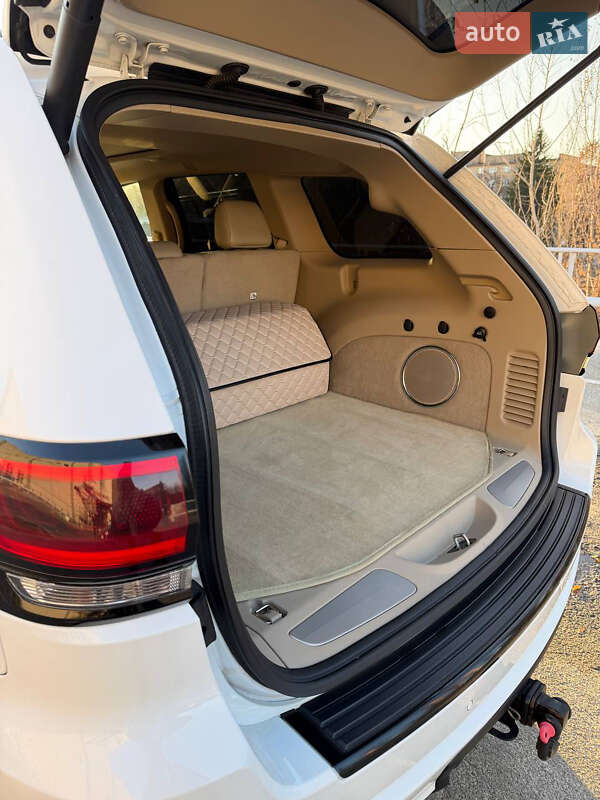 Внедорожник / Кроссовер Jeep Grand Cherokee 2016 в Киеве