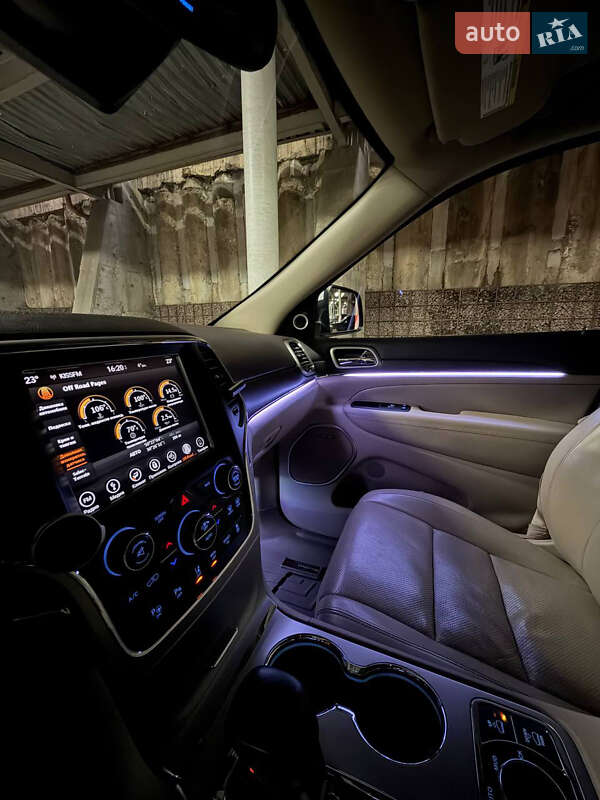 Внедорожник / Кроссовер Jeep Grand Cherokee 2016 в Киеве