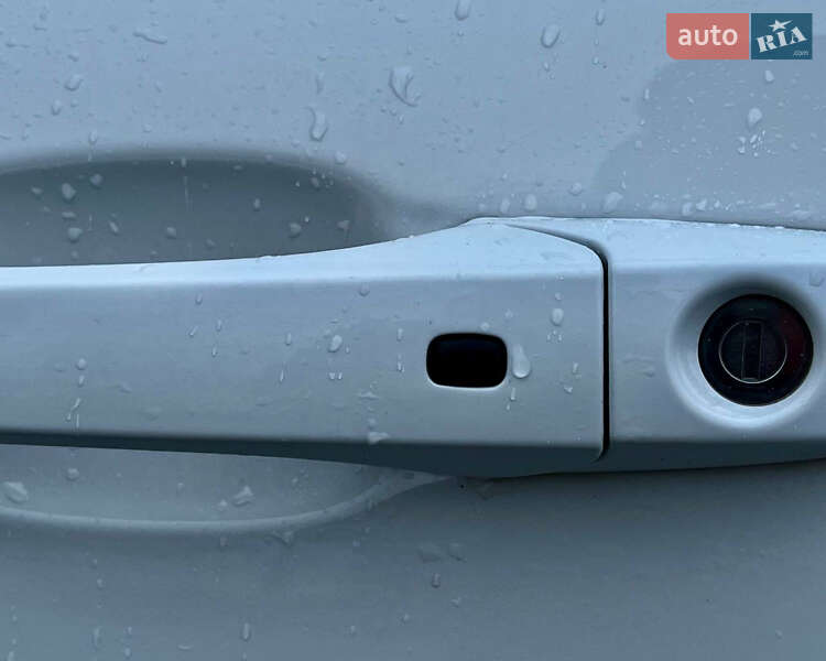 Внедорожник / Кроссовер Jeep Grand Cherokee 2019 в Киеве фото 15 Внедорожник / Кроссовер Jeep Grand Cherokee 2019 в Киеве