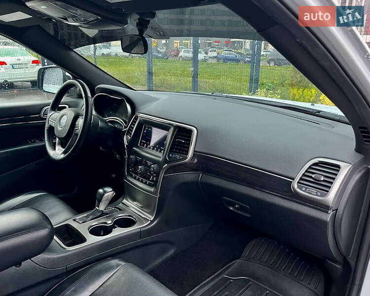 Внедорожник / Кроссовер Jeep Grand Cherokee 2019 в Киеве фото 32 Внедорожник / Кроссовер Jeep Grand Cherokee 2019 в Киеве