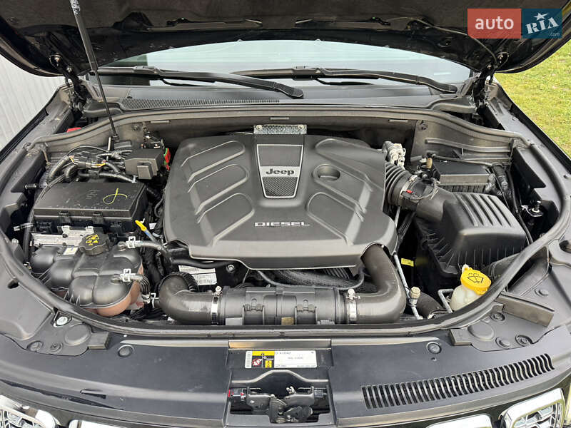 Внедорожник / Кроссовер Jeep Grand Cherokee 2016 в Киеве