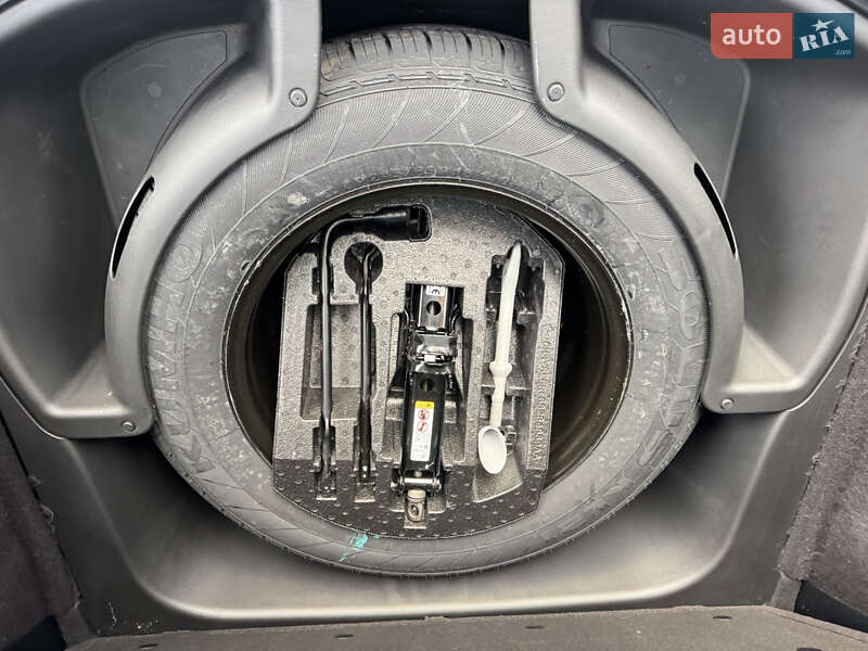 Внедорожник / Кроссовер Jeep Grand Cherokee 2016 в Киеве