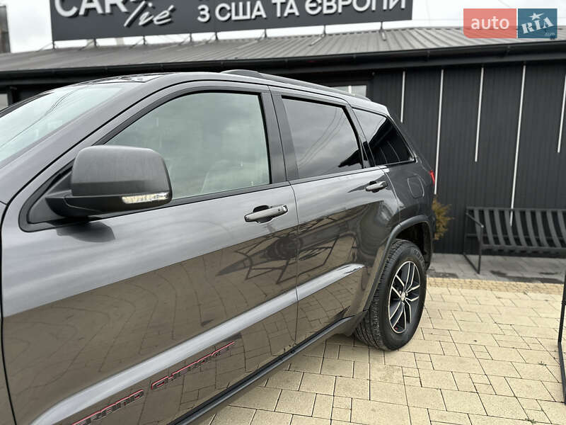 Внедорожник / Кроссовер Jeep Grand Cherokee 2016 в Львове
