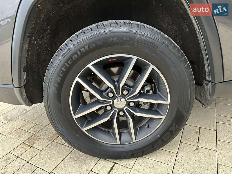 Внедорожник / Кроссовер Jeep Grand Cherokee 2016 в Львове