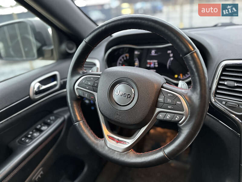 Внедорожник / Кроссовер Jeep Grand Cherokee 2016 в Львове