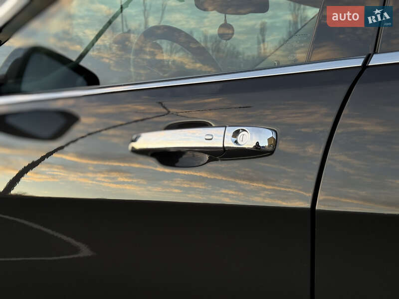 Внедорожник / Кроссовер Jeep Grand Cherokee 2011 в Киеве