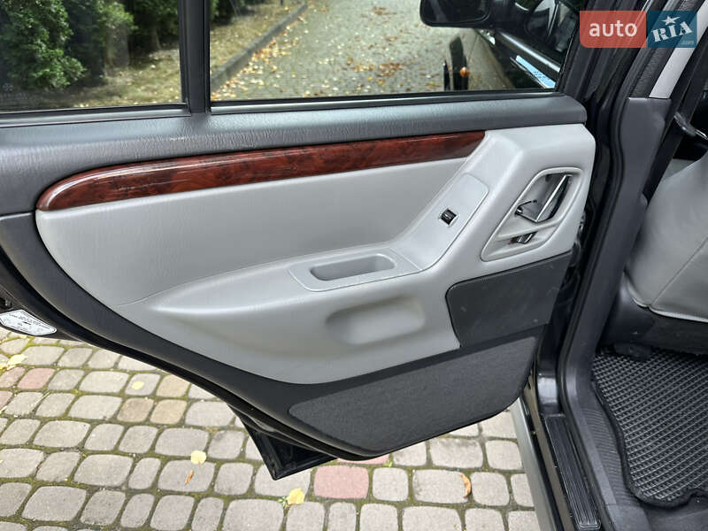 Внедорожник / Кроссовер Jeep Grand Cherokee 2004 в Луцке