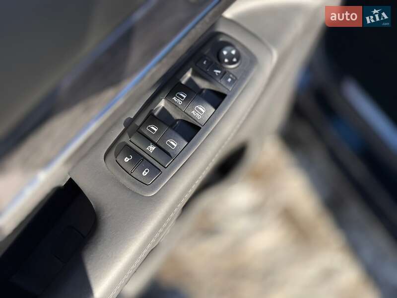 Внедорожник / Кроссовер Jeep Grand Cherokee 2019 в Киеве