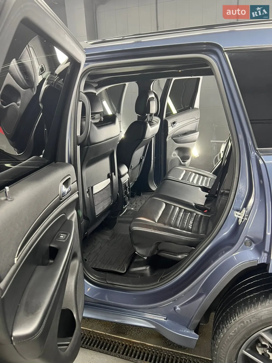Jeep Grand Cherokee 2019 VIN 1C4RJFBG8KC773429 фото оголошення 9 з 23