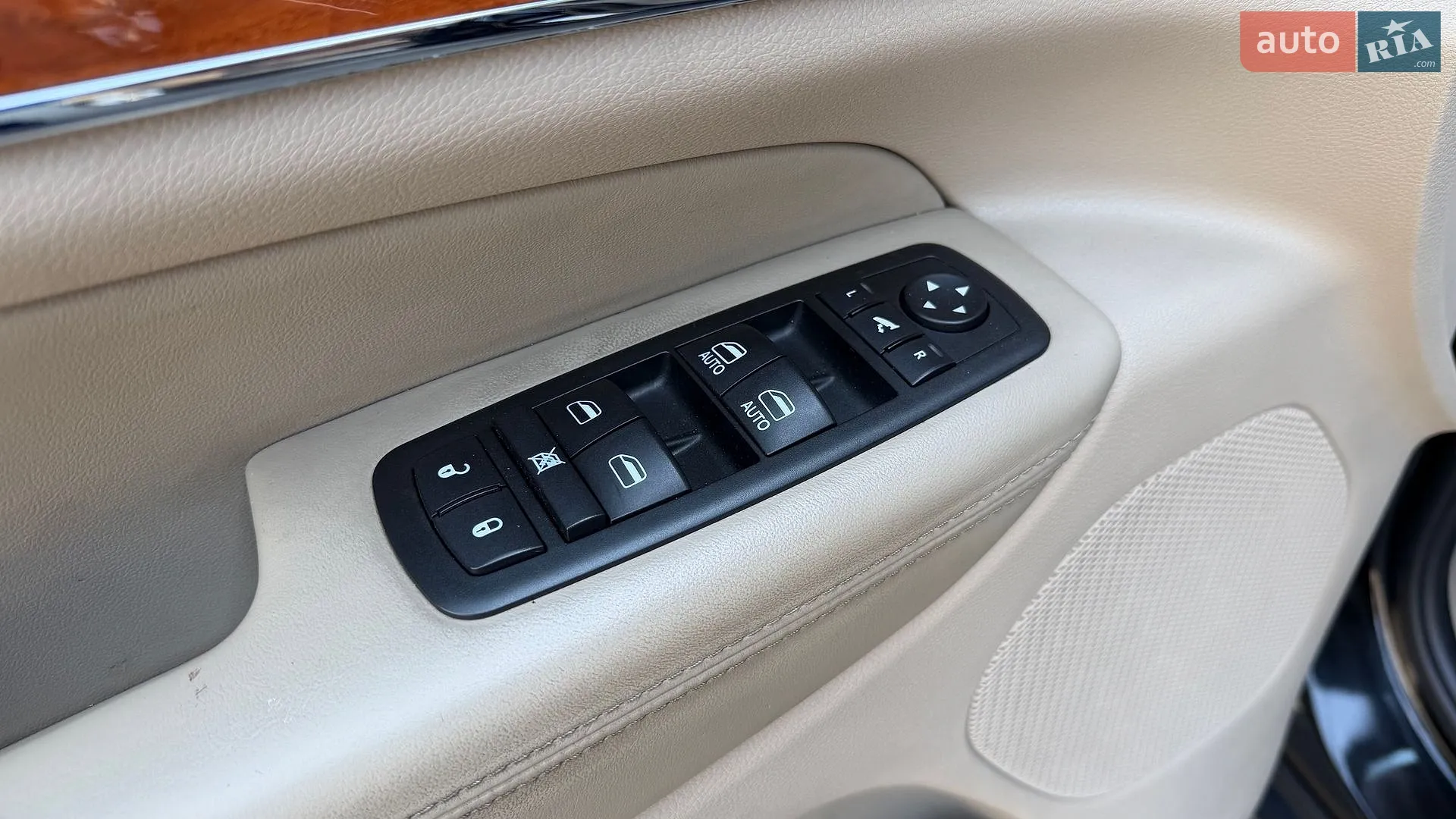 2011 Jeep Grand Cherokee - мініатюра 29