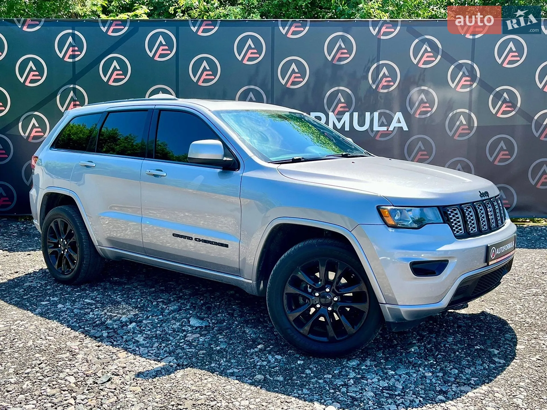 2020 Jeep Grand Cherokee - фото 1