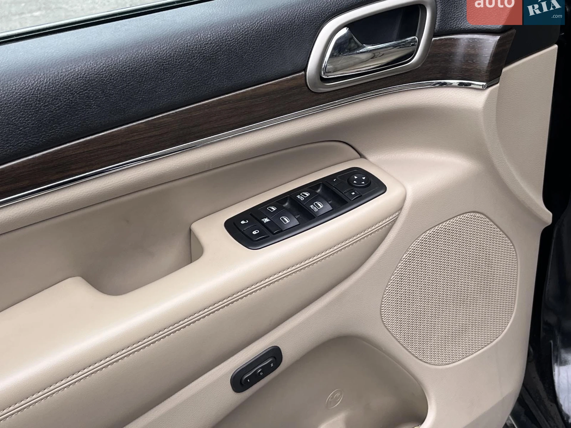 2013 Jeep Grand Cherokee - мініатюра 32