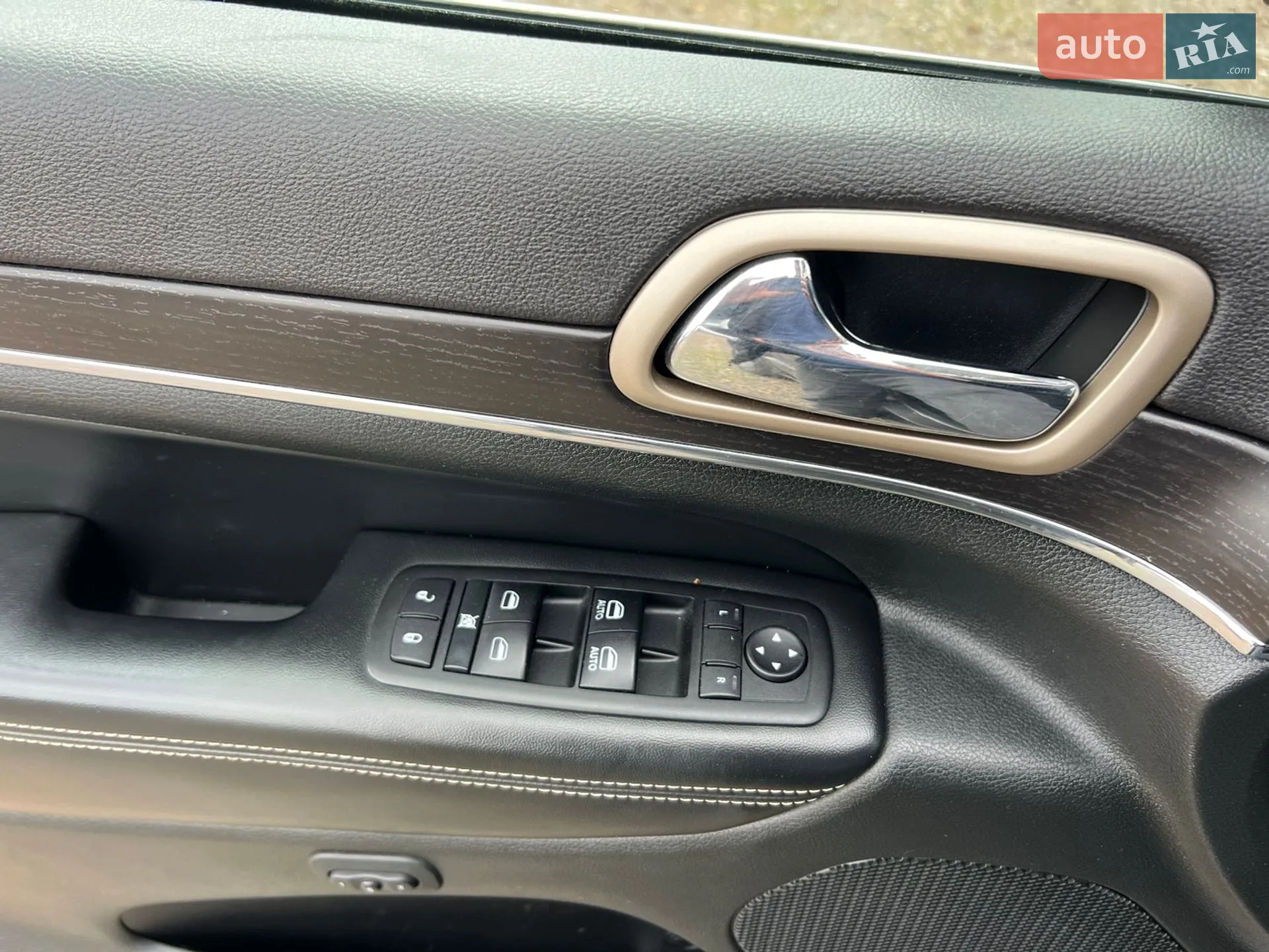 2014 Jeep Grand Cherokee - мініатюра 31