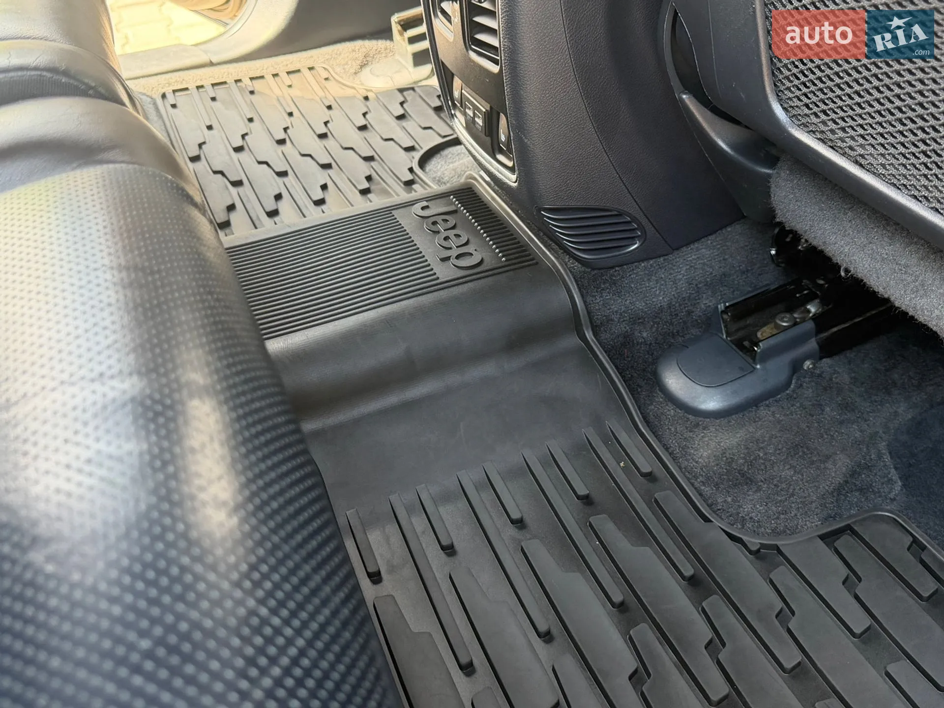 2015 Jeep Grand Cherokee - мініатюра 70