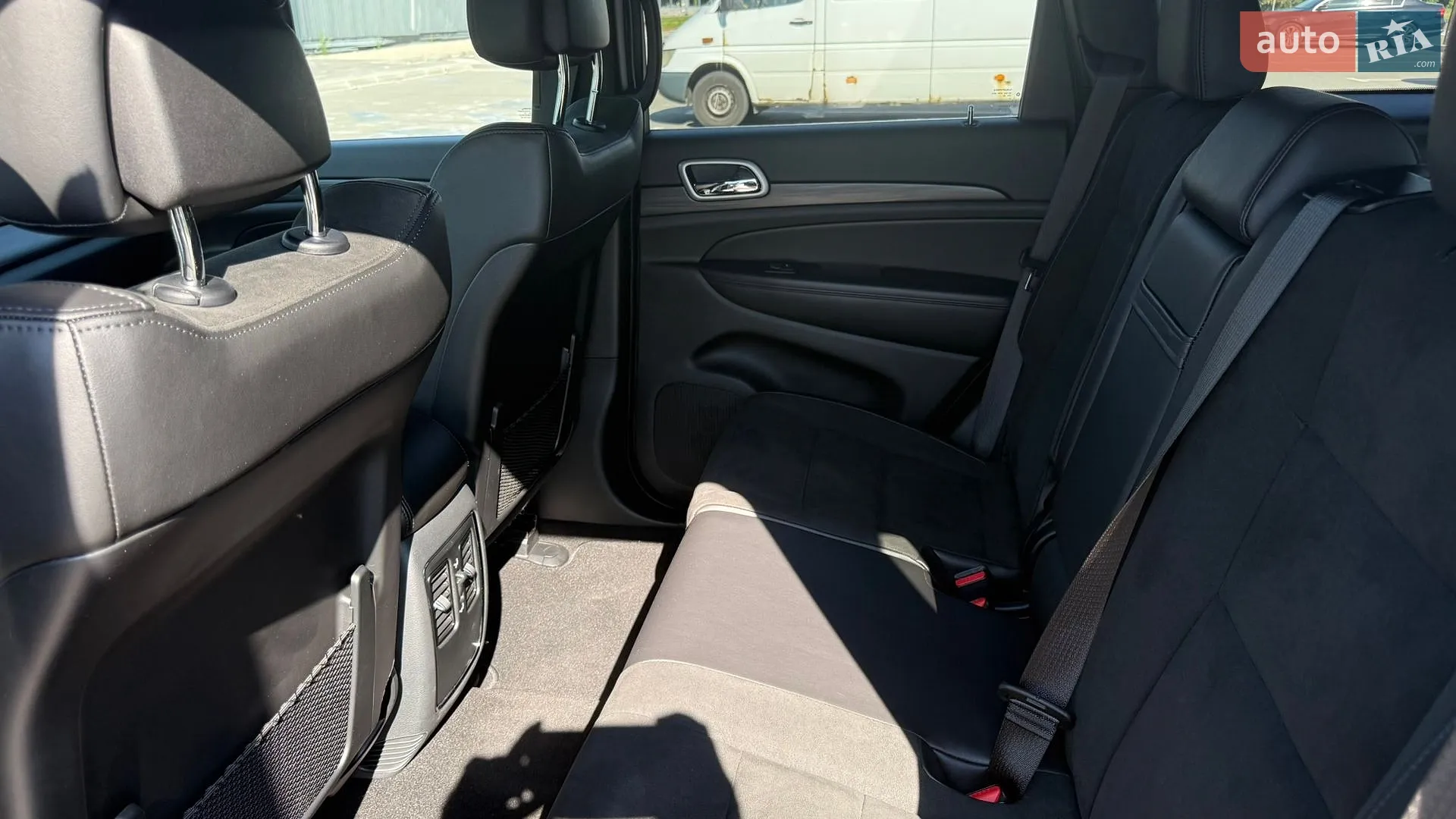 2020 Jeep Grand Cherokee - мініатюра 15