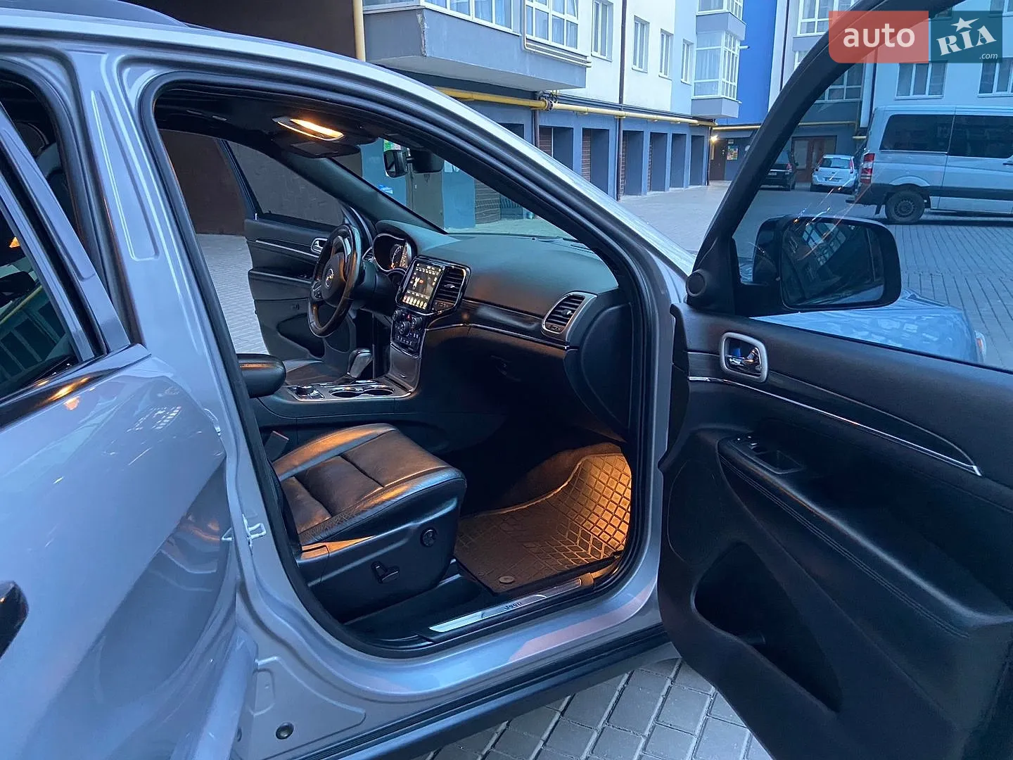 2019 Jeep Grand Cherokee - мініатюра 14