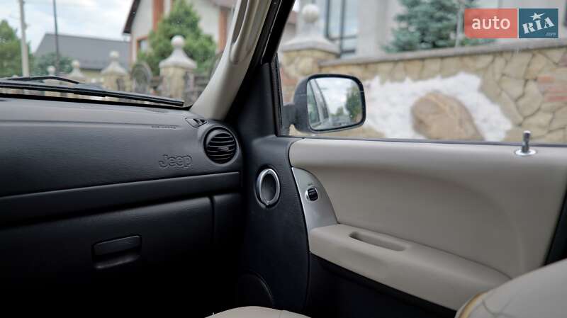Позашляховик / Кросовер Jeep Liberty 2003 в Коломиї