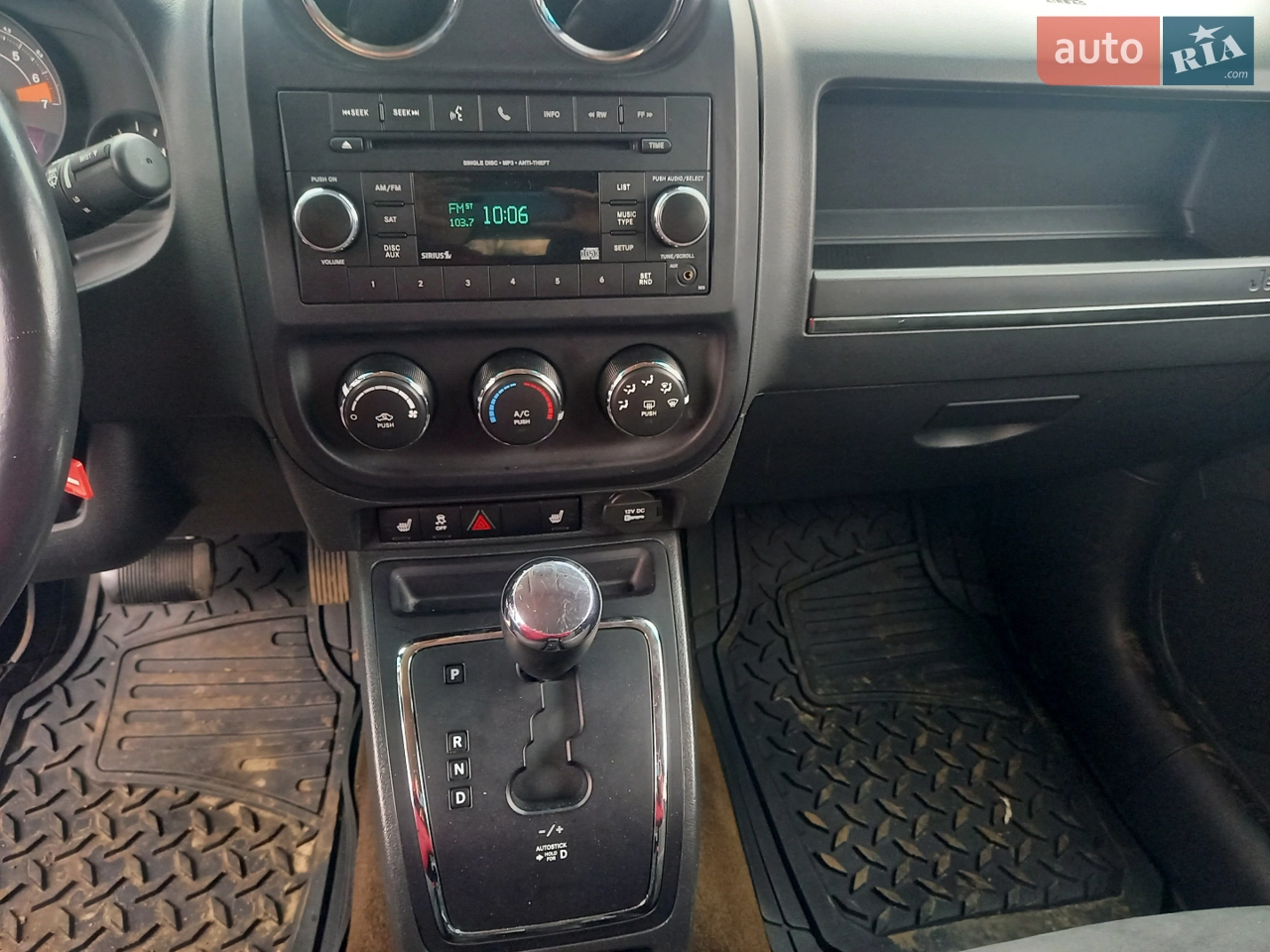 2015 Jeep Liberty (Patriot) - мініатюра 25