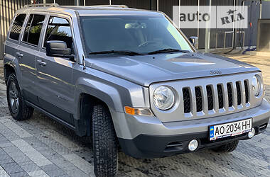 Седан Jeep Patriot 2016 в Ужгороде