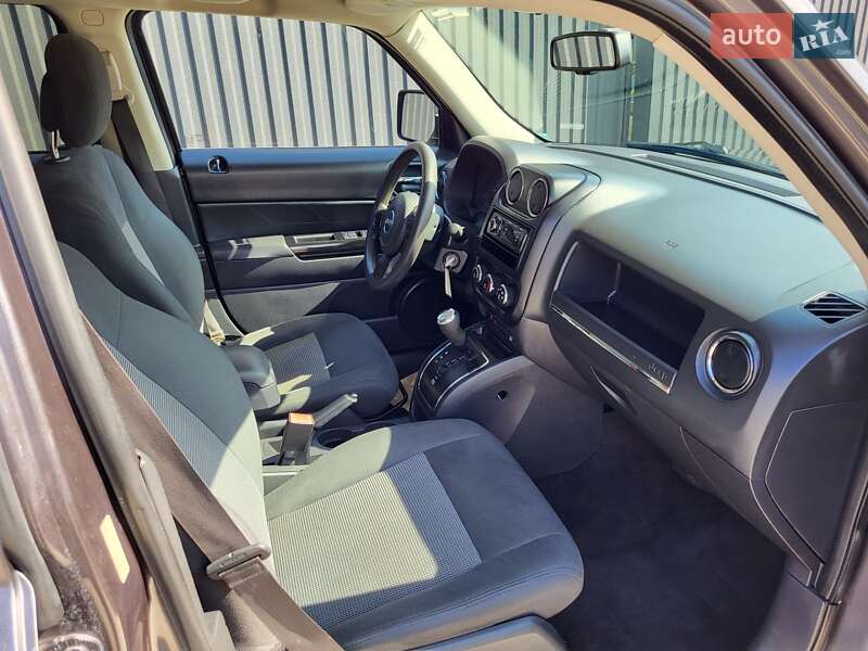 Позашляховик / Кросовер Jeep Patriot 2015 в Чернівцях