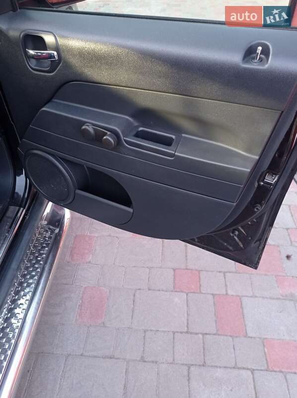 Внедорожник / Кроссовер Jeep Patriot 2010 в Тараще