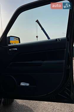 Внедорожник / Кроссовер Jeep Patriot 2011 в 