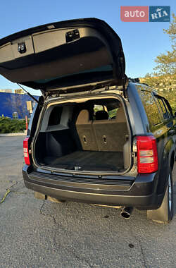 Внедорожник / Кроссовер Jeep Patriot 2013 в 