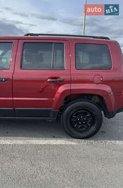 Внедорожник / Кроссовер Jeep Patriot 2011 в 