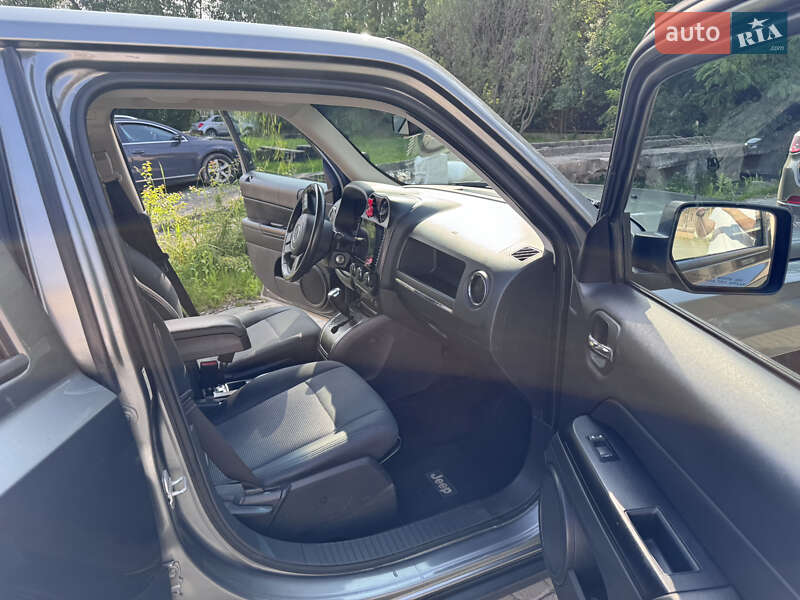 Внедорожник / Кроссовер Jeep Patriot 2013 в Ужгороде