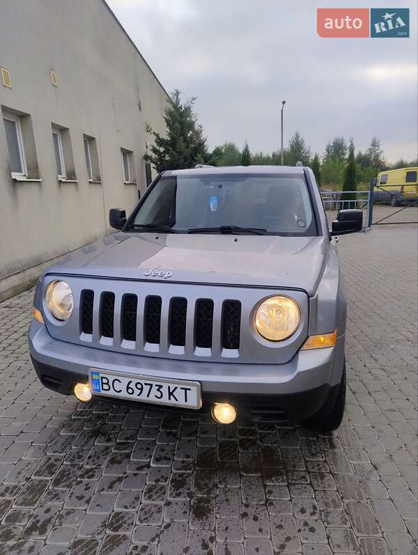 Внедорожник / Кроссовер Jeep Patriot 2015 в Самборе