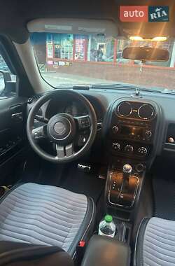 Позашляховик / Кросовер Jeep Patriot 2015 в  фото 3 Позашляховик / Кросовер Jeep Patriot 2015 в
