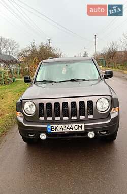 Позашляховик / Кросовер Jeep Patriot 2016 в Рівному