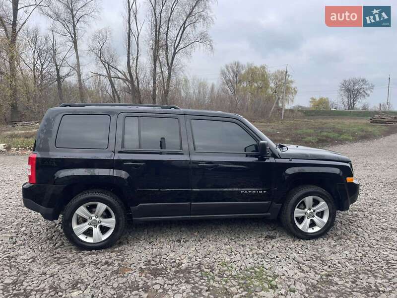 Внедорожник / Кроссовер Jeep Patriot 2016 в Ромнах