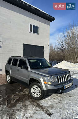 Внедорожник / Кроссовер Jeep Patriot 2016 в Хороле