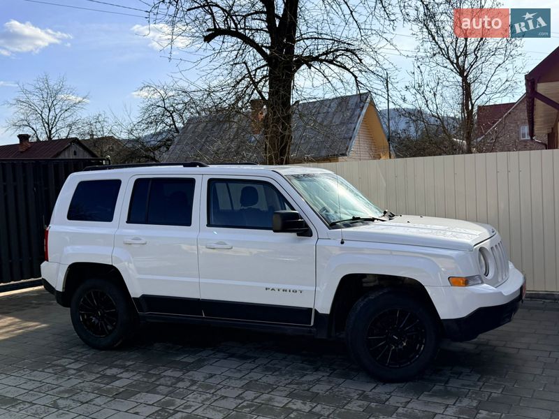 Внедорожник / Кроссовер Jeep Patriot 2016 в Надворной