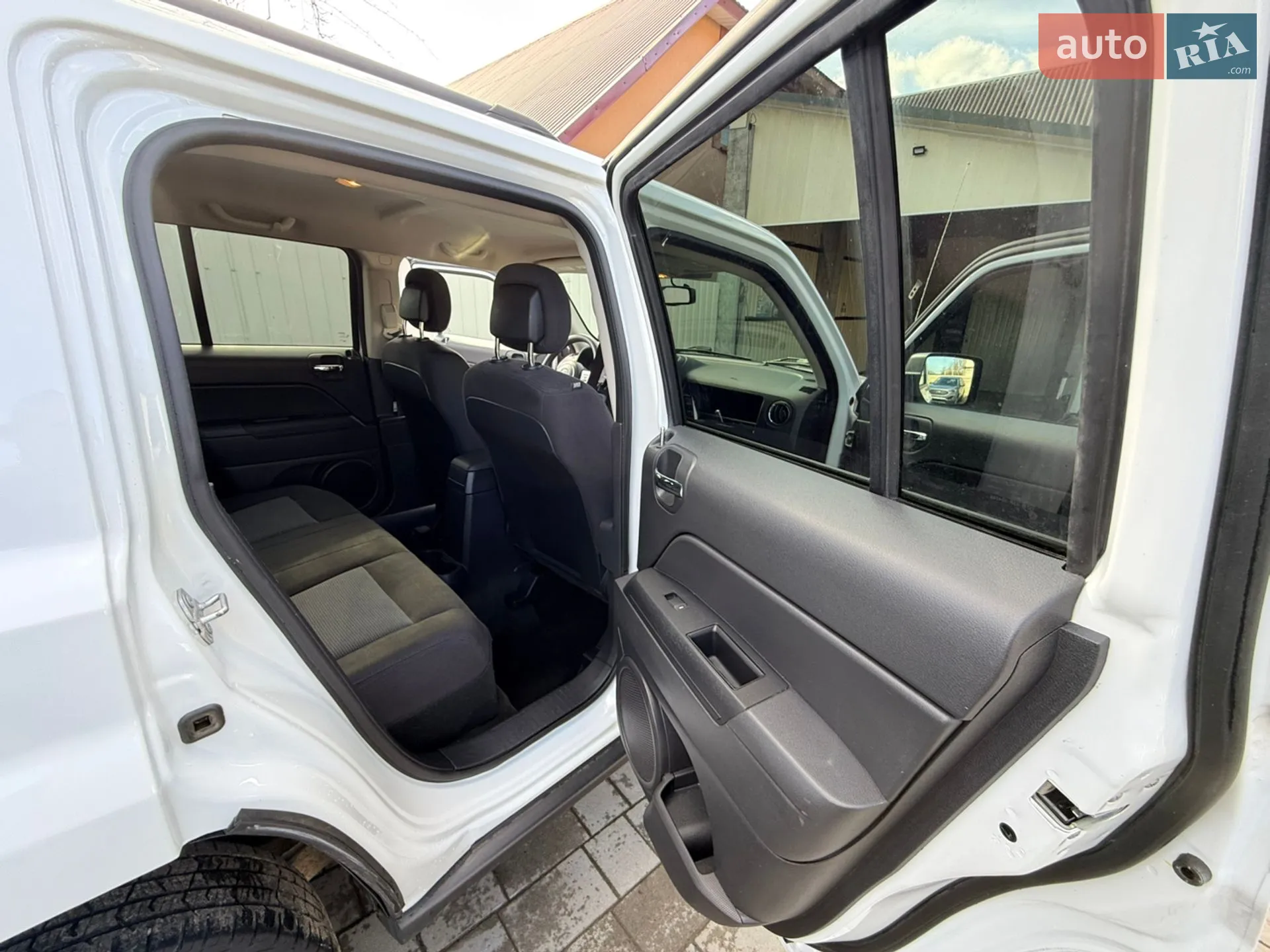 2016 Jeep Liberty (Patriot) - мініатюра 21