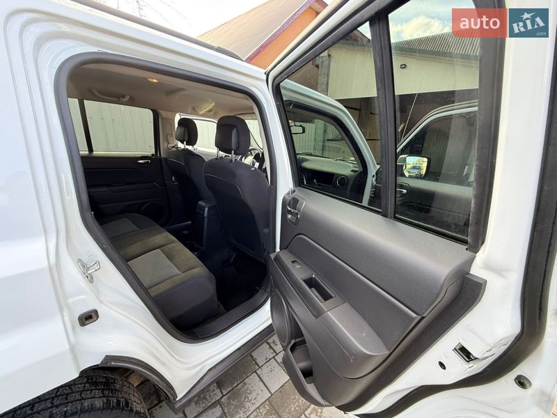 Внедорожник / Кроссовер Jeep Patriot 2016 в Надворной