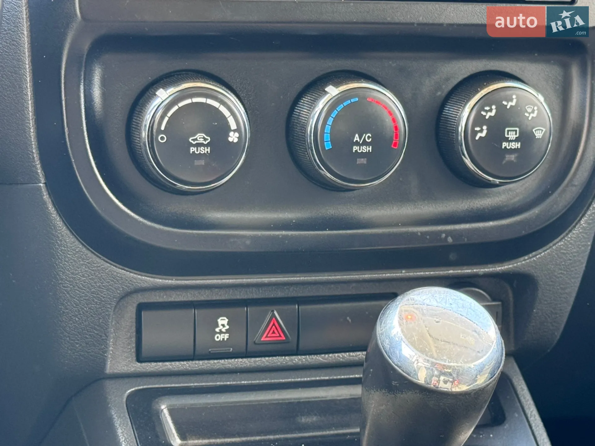 2016 Jeep Liberty (Patriot) - мініатюра 20