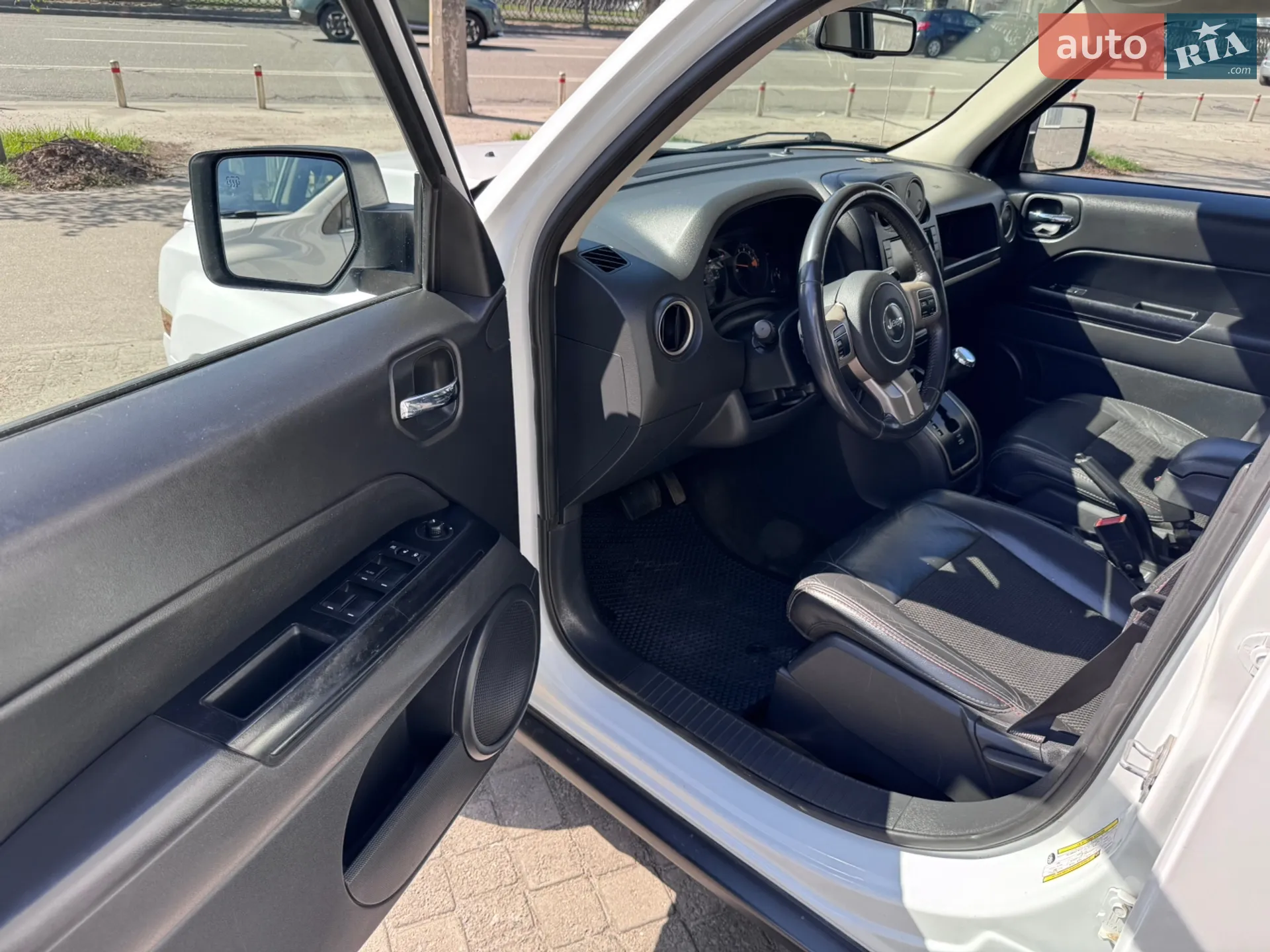 2016 Jeep Liberty (Patriot) - мініатюра 28