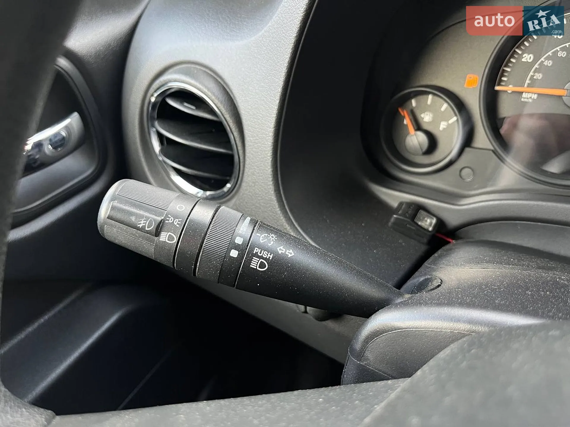 2015 Jeep Liberty (Patriot) - мініатюра 19